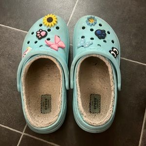 Blue fuzzy lined crocs